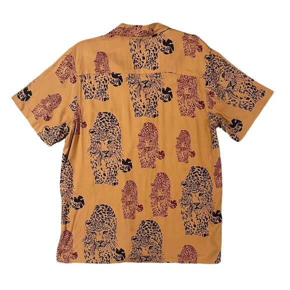 Earthbound Trading Co Short Sleeve Button Down Brown Leopard Shirt Size Large - Picture 2 of 12